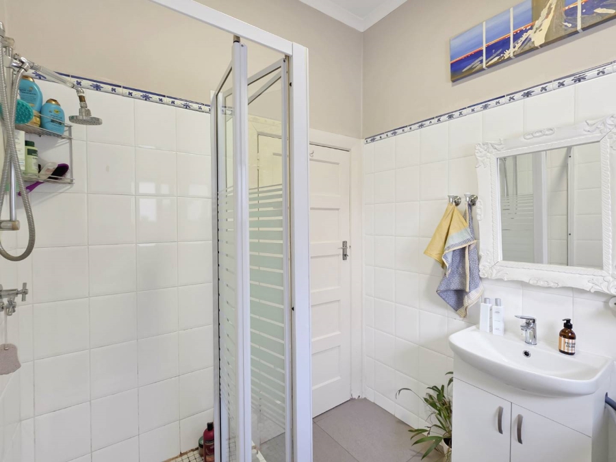 2 Bedroom Property for Sale in Vredehoek Western Cape